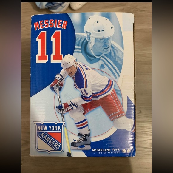 NHL 2 PACKS!! BRODEUR/MESSIER LIMITED EDITION!!! Box#5 McFarlane Toys - Picture 7 of 7